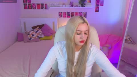 Melany online show from September 2025 02:44:02 PM