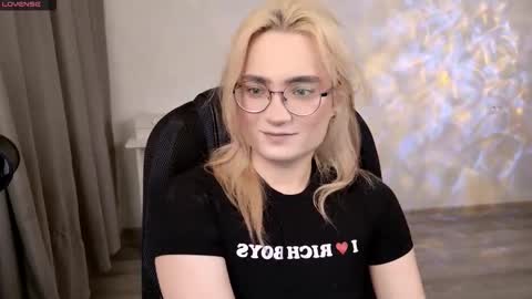 _meow_neko_ online show from March 2026 05:29:02 PM