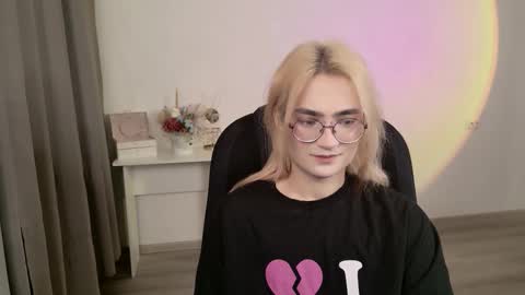 _meow_neko_ online show from March 2026 01:00:01 AM