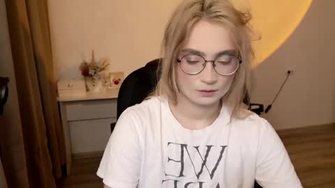 Snapshot of _meow_neko_ chatting on May 2026 04:48:02 PM _meow_neko_ online show from May 2026 04:48:02 PM