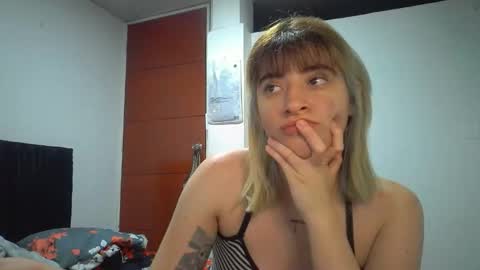 Mia-foster online show from April 2026 02:32:01 AM