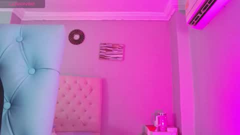 Snapshot of _miia_sweet chatting on February 2026 11:24:01 AM Paula online show from February 2026 11:24:01 AM