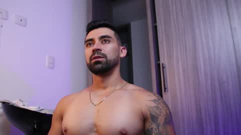 Snapshot of _mikestone chatting on December 2025 01:44:02 AM soy mike online show from December 2025 01:44:02 AM