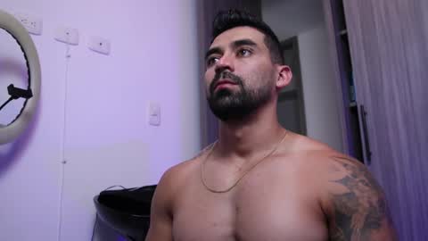 Snapshot of _mikestone chatting on December 2025 09:43:02 PM soy mike online show from December 2025 09:43:02 PM