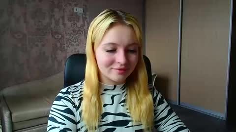 Snapshot of _mila_la_ chatting on March 2026 12:33:02 PM Melanie online show from March 2026 12:33:02 PM