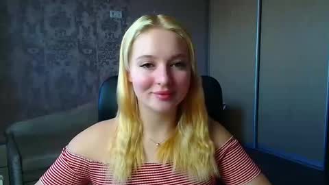 Snapshot of _mila_la_ chatting on March 2026 10:23:02 AM Melanie online show from March 2026 10:23:02 AM