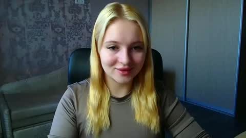 Snapshot of _mila_la_ chatting on March 2026 12:02:02 PM Melanie online show from March 2026 12:02:02 PM