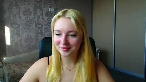Snapshot of _mila_la_ chatting on March 2026 12:54:02 PM Melanie online show from March 2026 12:54:02 PM
