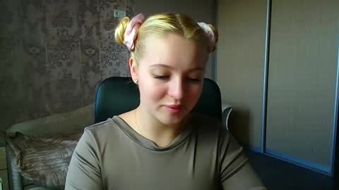 Snapshot of _mila_la_ chatting on March 2026 12:09:01 PM Melanie online show from March 2026 12:09:01 PM