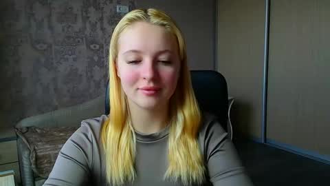 Snapshot of _mila_la_ chatting on March 2026 11:15:02 AM Melanie online show from March 2026 11:15:02 AM