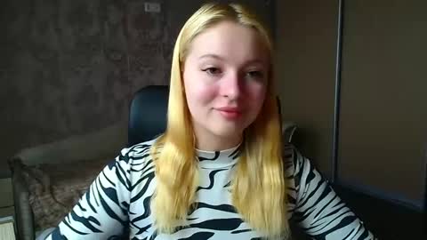 Snapshot of _mila_la_ chatting on March 2026 11:05:02 AM Melanie online show from March 2026 11:05:02 AM