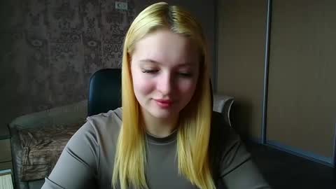Snapshot of _mila_la_ chatting on March 2026 11:00:01 AM Melanie online show from March 2026 11:00:01 AM