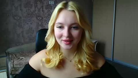 Snapshot of _mila_la_ chatting on March 2026 11:32:01 AM Melanie online show from March 2026 11:32:01 AM