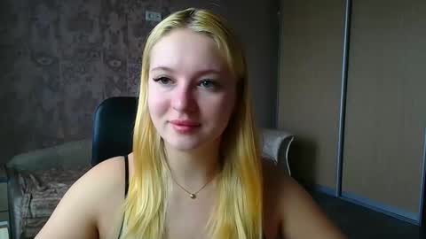 Snapshot of _mila_la_ chatting on April 2026 10:02:02 AM Melanie online show from April 2026 10:02:02 AM