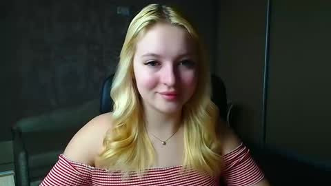 Snapshot of _mila_la_ chatting on April 2026 08:59:01 AM Melanie online show from April 2026 08:59:01 AM