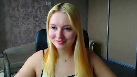 Snapshot of _mila_la_ chatting on April 2026 11:21:02 AM Melanie online show from April 2026 11:21:02 AM