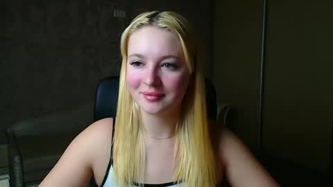 Snapshot of _mila_la_ chatting on April 2026 09:14:02 AM Melanie online show from April 2026 09:14:02 AM