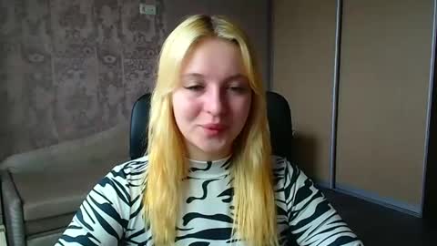 Snapshot of _mila_la_ chatting on April 2026 10:16:02 AM Melanie online show from April 2026 10:16:02 AM