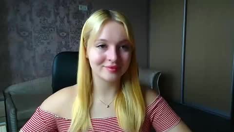 Snapshot of _mila_la_ chatting on April 2026 10:52:02 AM Melanie online show from April 2026 10:52:02 AM