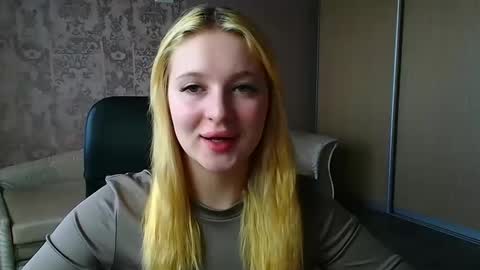 Snapshot of _mila_la_ chatting on April 2026 12:09:02 PM Melanie online show from April 2026 12:09:02 PM