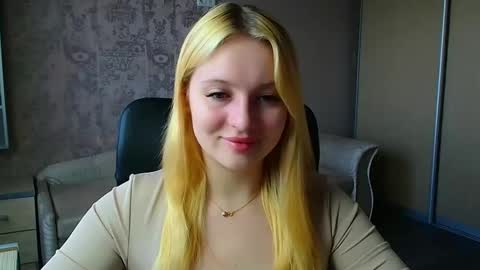 Snapshot of _mila_la_ chatting on May 2026 11:04:01 AM Melanie online show from May 2026 11:04:01 AM