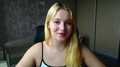 Snapshot of _mila_la_ chatting on May 2026 11:29:01 AM Melanie online show from May 2026 11:29:01 AM