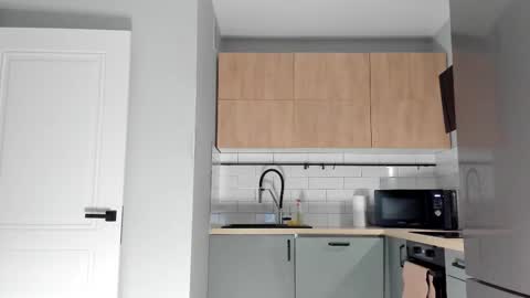 _miles19 online show from November 2025 11:09:01 AM