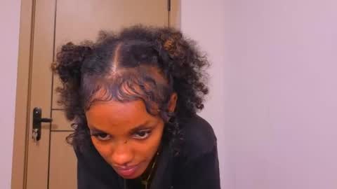 Mimi online show from April 2026 02:37:02 PM