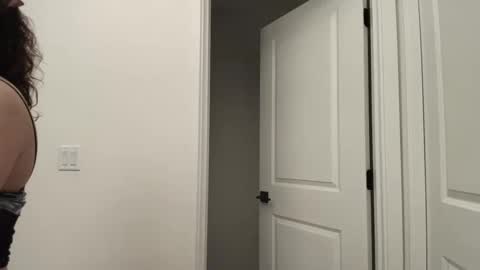 Mina online show from January 2025 04:01:01 AM