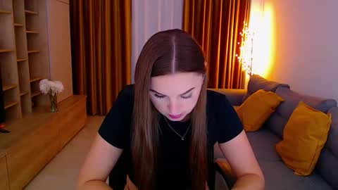 Mia online show from October 2025 05:08:01 AM
