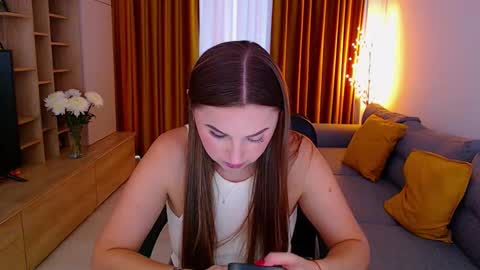 Mia online show from October 2025 09:21:02 AM