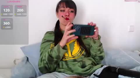 Sophia Help me get 100 thumbs up online show from February 2025 09:26:02 AM