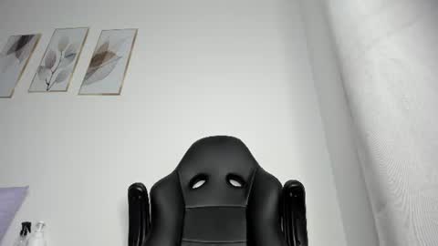 _molly_rosse_ online show from July 2026 12:00:02 PM