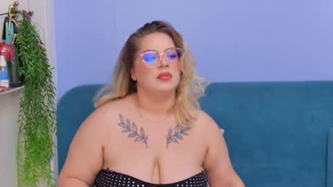 Snapshot of _mooncake chatting on November 2025 05:40:01 AM Fiona online show from November 2025 05:40:01 AM