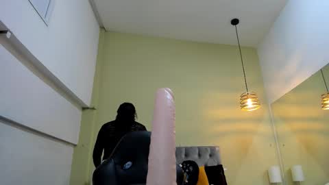 Natalie online show from November 2025 09:30:02 PM