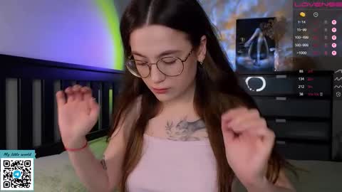 Mia with a big heart  online show from October 2025 12:27:01 PM