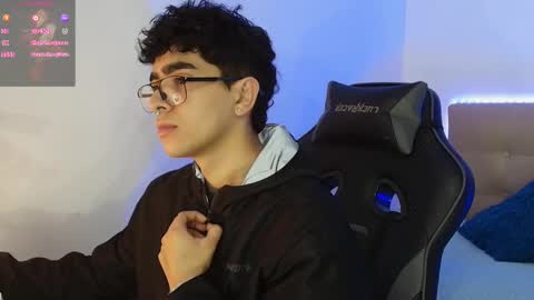 Nicolas online show from November 2025 10:25:02 PM