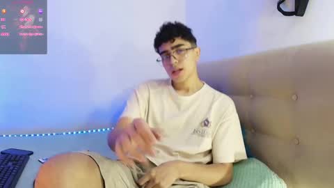 Nicolas online show from December 2025 10:03:01 PM