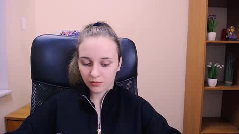 Snapshot of _nicole_new chatting on January 2025 10:21:02 AM Nica online show from January 2025 10:21:02 AM