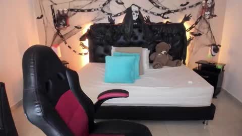 Olivia jones online show from October 2025 03:12:01 PM