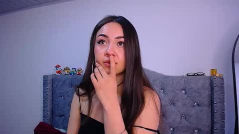 Snapshot of _pariiss chatting on November 2025 04:07:02 PM Paris online show from November 2025 04:07:02 PM