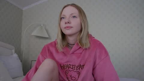 Snapshot of _penisflytrap_ chatting on April 2026 07:50:02 AM Viktoria online show from April 2026 07:50:02 AM