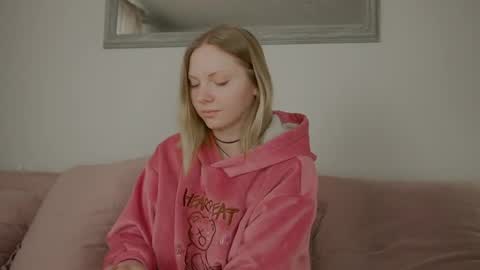 Snapshot of _penisflytrap_ chatting on April 2026 07:33:02 AM Viktoria online show from April 2026 07:33:02 AM