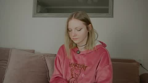Snapshot of _penisflytrap_ chatting on April 2026 04:48:01 AM Viktoria online show from April 2026 04:48:01 AM