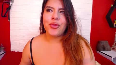 Laura online show from December 2025 06:58:01 PM