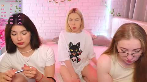 Snapshot of _ramune_ chatting on October 2025 02:05:02 PM Merlizz Eva Jane Mila Nicole left to right online show from October 2025 02:05:02 PM