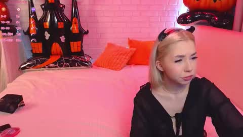 Snapshot of _ramune_ chatting on October 2025 02:31:01 PM Merlizz Eva Jane Mila Nicole left to right online show from October 2025 02:31:01 PM