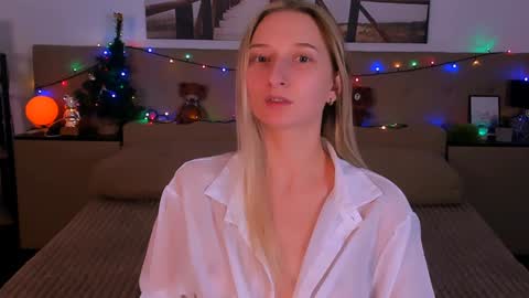 Snapshot of _ri_na_ chatting on December 2024 12:45:01 PM I am Rina online show from December 2024 12:45:01 PM