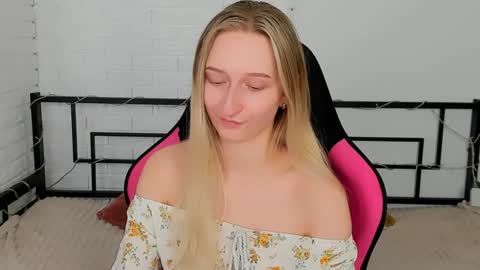 Snapshot of _ri_na_ chatting on January 2025 12:30:01 PM I am Rina online show from January 2025 12:30:01 PM