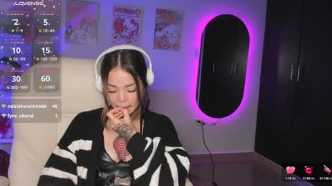 Snapshot of _sabrinamoon chatting on January 2025 04:54:02 PM online show from January 2025 04:54:02 PM